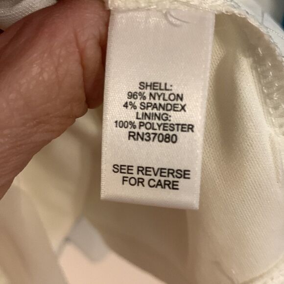 EST. 1946 size XL sleeveless top with bling around the front neck - Picture 6 of 7